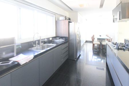 Apartamento para alugar com 380m², 4 quartos e 6 vagas Apartamento para alugar com 380m², 4 quartos e 6 vagasCozinha
