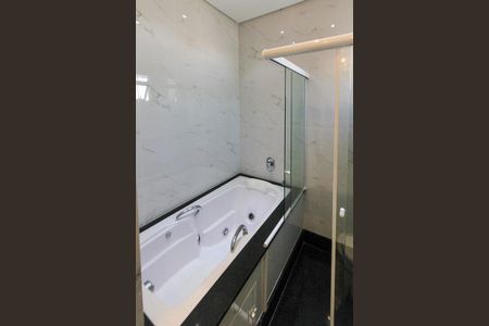 Apartamento para alugar com 380m², 4 quartos e 6 vagas Apartamento para alugar com 380m², 4 quartos e 6 vagasBanheiro da Suite