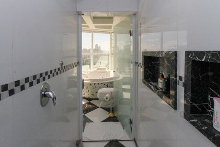 Apartamento para alugar com 380m², 4 quartos e 6 vagas Apartamento para alugar com 380m², 4 quartos e 6 vagasBanheiro da Suite 04