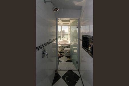 Apartamento para alugar com 380m², 4 quartos e 6 vagas Apartamento para alugar com 380m², 4 quartos e 6 vagasBanheiro da Suite 04