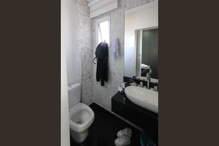 Apartamento para alugar com 380m², 4 quartos e 6 vagas Apartamento para alugar com 380m², 4 quartos e 6 vagasBanheiro de Serviço