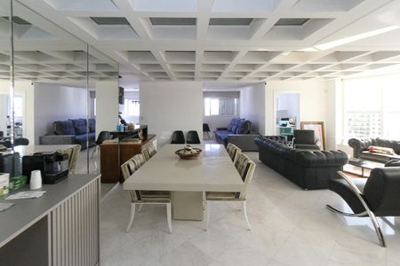 Apartamento para alugar com 380m², 4 quartos e 6 vagas Apartamento para alugar com 380m², 4 quartos e 6 vagasSala