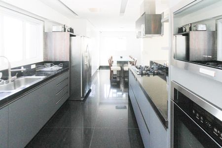 Apartamento para alugar com 380m², 4 quartos e 6 vagas Apartamento para alugar com 380m², 4 quartos e 6 vagasCozinha