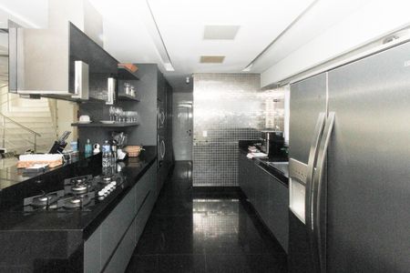 Apartamento para alugar com 380m², 4 quartos e 6 vagas Apartamento para alugar com 380m², 4 quartos e 6 vagasCozinha