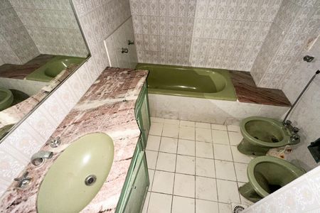 Apartamento à venda com 155m², 4 quartos e 1 vaga Apartamento à venda com 155m², 4 quartos e 1 vagaBanheiro Social