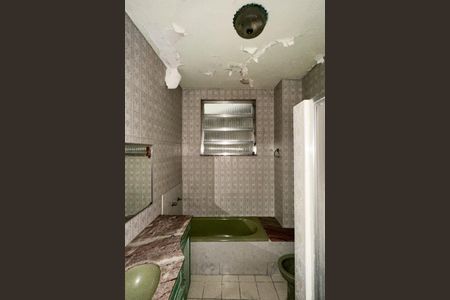 Apartamento à venda com 155m², 4 quartos e 1 vaga Apartamento à venda com 155m², 4 quartos e 1 vagaBanheiro Social