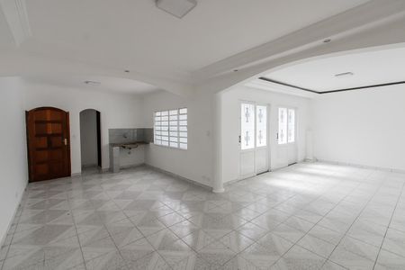 Casa à venda com 330m², 4 quartos e 4 vagas Casa à venda com 330m², 4 quartos e 4 vagasÁrea comum