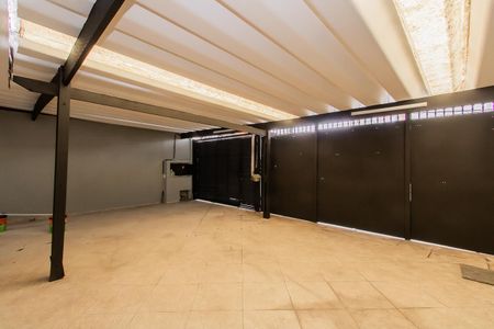 Casa à venda com 330m², 4 quartos e 4 vagas Casa à venda com 330m², 4 quartos e 4 vagasGaragem