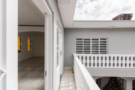 Casa à venda com 330m², 4 quartos e 4 vagas Casa à venda com 330m², 4 quartos e 4 vagasVaranda