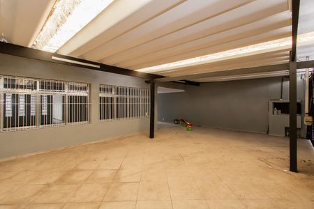 Casa à venda com 330m², 4 quartos e 4 vagas Casa à venda com 330m², 4 quartos e 4 vagasGaragem