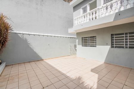Casa à venda com 330m², 4 quartos e 4 vagas Casa à venda com 330m², 4 quartos e 4 vagasQuintal
