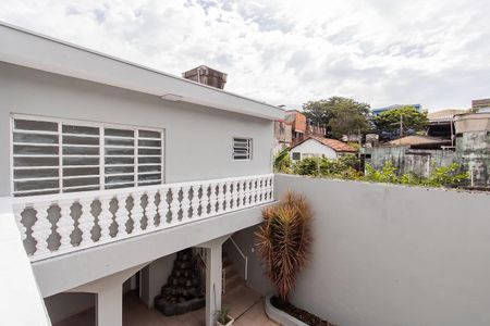 Casa à venda com 330m², 4 quartos e 4 vagas Casa à venda com 330m², 4 quartos e 4 vagasVaranda
