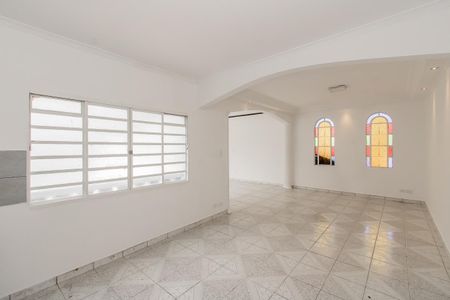 Casa à venda com 330m², 4 quartos e 4 vagas Casa à venda com 330m², 4 quartos e 4 vagasÁrea comum