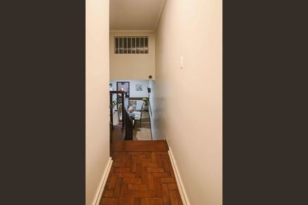 Casa para alugar com 218m², 3 quartos e 2 vagas Casa para alugar com 218m², 3 quartos e 2 vagasCorredor Quartos