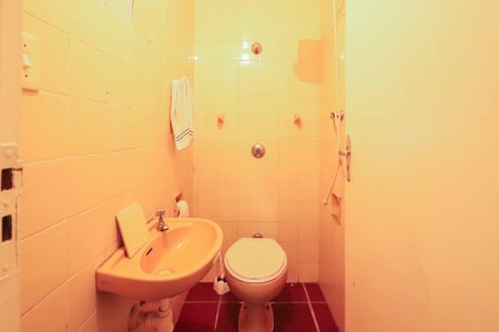 Casa para alugar com 218m², 3 quartos e 2 vagas Casa para alugar com 218m², 3 quartos e 2 vagasBanheiro da Área de Serviço