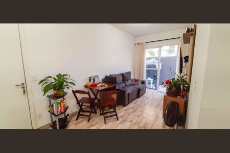 Apartamento para alugar com 72m², 2 quartos e 1 vaga Apartamento para alugar com 72m², 2 quartos e 1 vagaSala