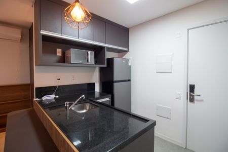 Cozinha de apartamento para alugar com 1 quarto, 37m² em Pinheiros, São Paulo