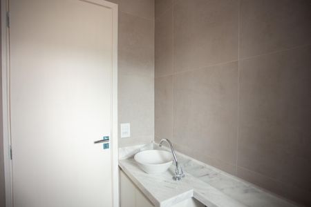 Banheiro de kitnet/studio para alugar com 1 quarto, 24m² em Santana, São Paulo