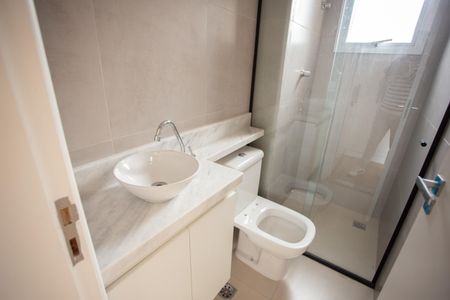 Banheiro de kitnet/studio para alugar com 1 quarto, 24m² em Santana, São Paulo