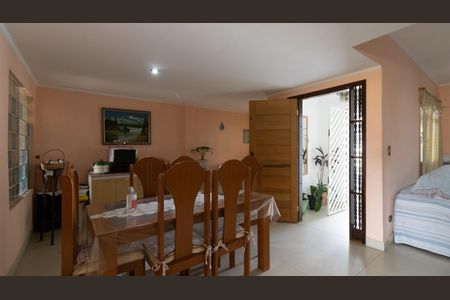 Casa à venda com 160m², 4 quartos e 3 vagas Casa à venda com 160m², 4 quartos e 3 vagasSala de Jantar