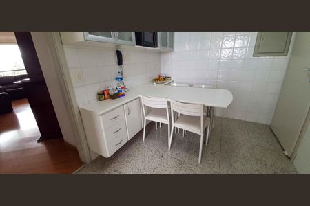 Apartamento à venda com 213m², 5 quartos e 6 vagas Apartamento à venda com 213m², 5 quartos e 6 vagasCozinha