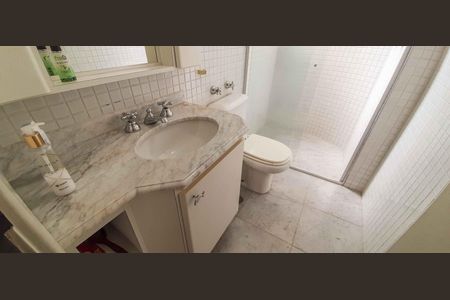 Apartamento à venda com 213m², 5 quartos e 6 vagas Apartamento à venda com 213m², 5 quartos e 6 vagasBanheiro da Suíte 2