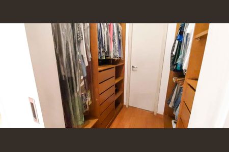 Apartamento à venda com 213m², 5 quartos e 6 vagas Apartamento à venda com 213m², 5 quartos e 6 vagasCloset da Suíte 1