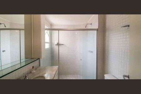 Apartamento à venda com 213m², 5 quartos e 6 vagas Apartamento à venda com 213m², 5 quartos e 6 vagasBanheiro da Suíte 1