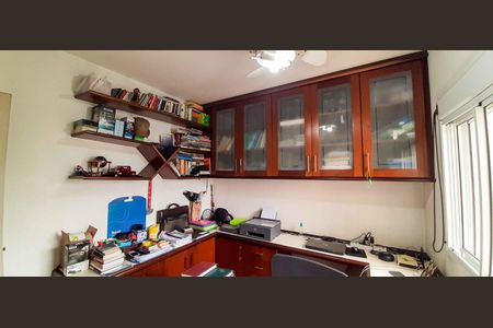 Apartamento à venda com 213m², 5 quartos e 6 vagas Apartamento à venda com 213m², 5 quartos e 6 vagasEscritório