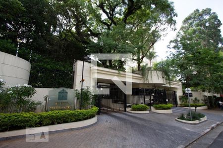 Apartamento à venda com 213m², 5 quartos e 6 vagas Apartamento à venda com 213m², 5 quartos e 6 vagasFachada e portaria