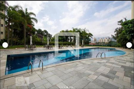 Apartamento à venda com 213m², 5 quartos e 6 vagas Apartamento à venda com 213m², 5 quartos e 6 vagasÁrea comum - Piscina