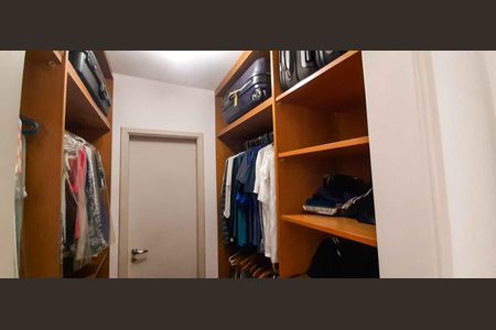 Apartamento à venda com 213m², 5 quartos e 6 vagas Apartamento à venda com 213m², 5 quartos e 6 vagasCloset da Suíte 1