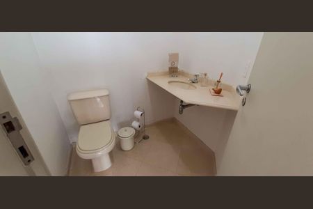 Apartamento à venda com 213m², 5 quartos e 6 vagas Apartamento à venda com 213m², 5 quartos e 6 vagasLavabo