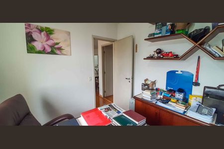 Apartamento à venda com 213m², 5 quartos e 6 vagas Apartamento à venda com 213m², 5 quartos e 6 vagasEscritório