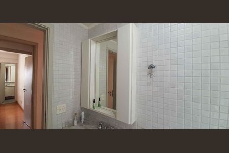 Apartamento à venda com 213m², 5 quartos e 6 vagas Apartamento à venda com 213m², 5 quartos e 6 vagasBanheiro da Suíte 2