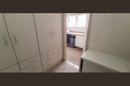 Apartamento à venda com 213m², 5 quartos e 6 vagas Apartamento à venda com 213m², 5 quartos e 6 vagasDispensa