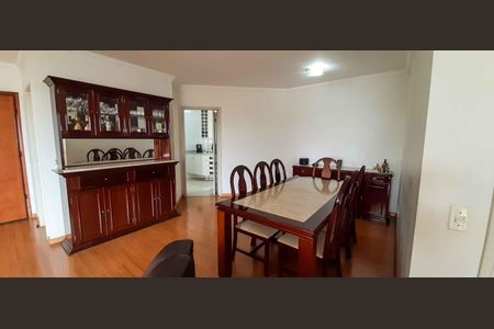 Apartamento à venda com 213m², 5 quartos e 6 vagas Apartamento à venda com 213m², 5 quartos e 6 vagasSala de Jantar
