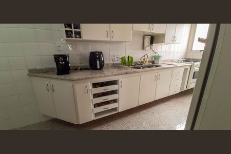 Apartamento à venda com 213m², 5 quartos e 6 vagas Apartamento à venda com 213m², 5 quartos e 6 vagasCozinha