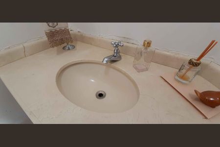 Apartamento à venda com 213m², 5 quartos e 6 vagas Apartamento à venda com 213m², 5 quartos e 6 vagasLavabo