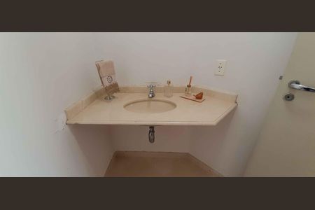 Apartamento à venda com 213m², 5 quartos e 6 vagas Apartamento à venda com 213m², 5 quartos e 6 vagasLavabo