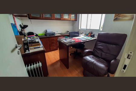 Apartamento à venda com 213m², 5 quartos e 6 vagas Apartamento à venda com 213m², 5 quartos e 6 vagasEscritório