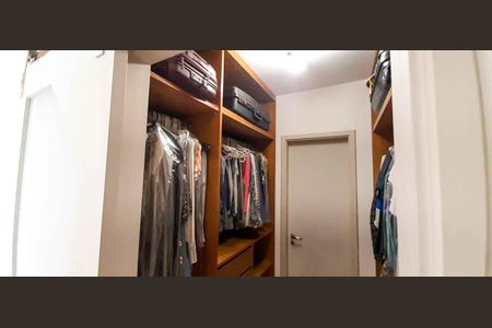 Apartamento à venda com 213m², 5 quartos e 6 vagas Apartamento à venda com 213m², 5 quartos e 6 vagasCloset da Suíte 1