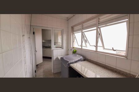 Apartamento à venda com 213m², 5 quartos e 6 vagas Apartamento à venda com 213m², 5 quartos e 6 vagasÁrea de Serviço