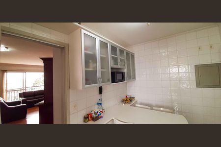 Apartamento à venda com 213m², 5 quartos e 6 vagas Apartamento à venda com 213m², 5 quartos e 6 vagasCozinha