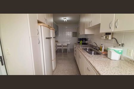 Apartamento à venda com 213m², 5 quartos e 6 vagas Apartamento à venda com 213m², 5 quartos e 6 vagasCozinha