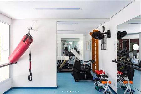 Apartamento à venda com 213m², 5 quartos e 6 vagas Apartamento à venda com 213m², 5 quartos e 6 vagasÁrea comum - Academia