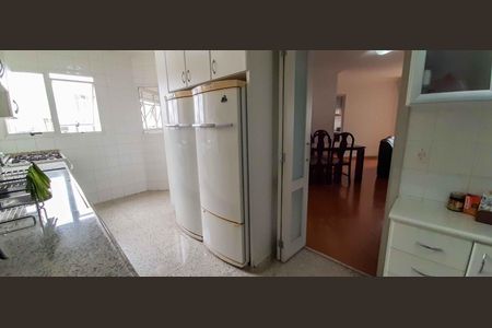 Apartamento à venda com 213m², 5 quartos e 6 vagas Apartamento à venda com 213m², 5 quartos e 6 vagasCozinha