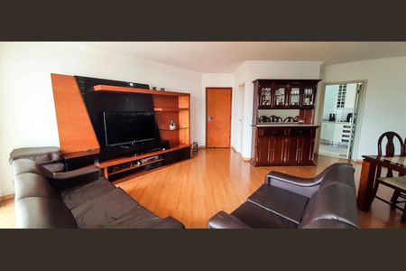 Apartamento à venda com 213m², 5 quartos e 6 vagas Apartamento à venda com 213m², 5 quartos e 6 vagasSala de Estar