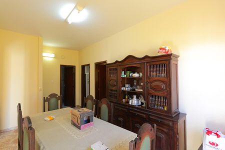 Casa à venda com 204m², 3 quartos e 2 vagas Casa à venda com 204m², 3 quartos e 2 vagasSala de Jantar