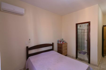 Casa à venda com 204m², 3 quartos e 2 vagas Casa à venda com 204m², 3 quartos e 2 vagasQuarto 2 Suite